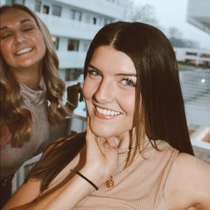 Meet your Posher, Maddie